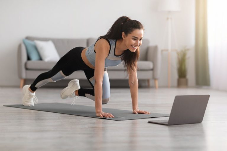 The Pros and Cons of Online Fitness Classes